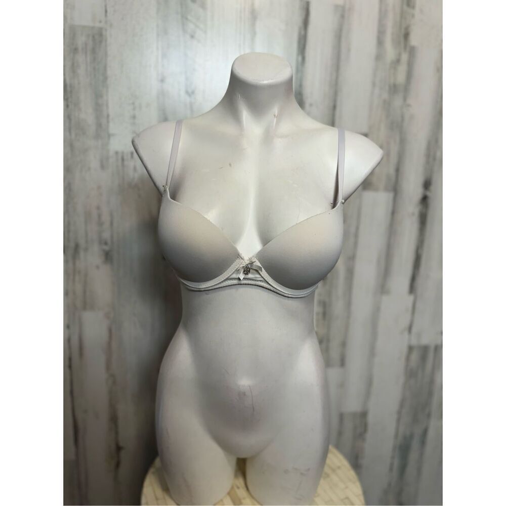 Daisy Fuentes White bra size 36B